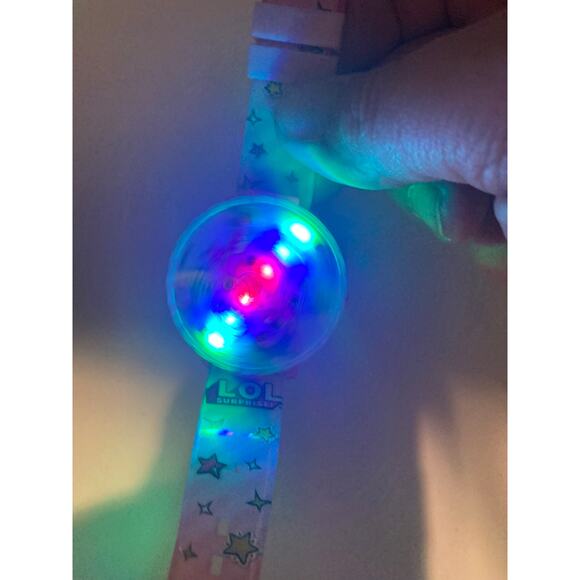 LOL Surprise Flip Open Digital Wristwatch-Cover lights Up & Spins-New Battery - Picture 7 of 7